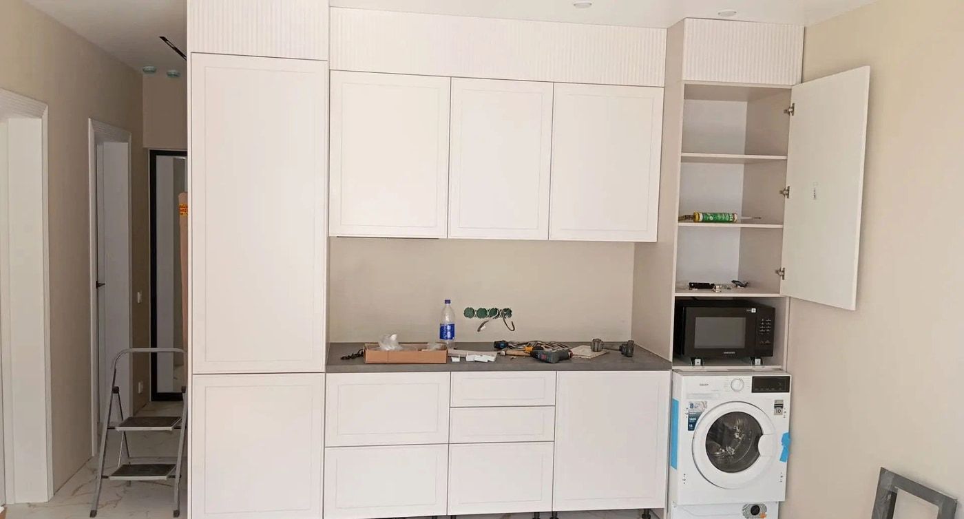 Та же кухня: вид на рабочую зону — Евпатория, квартира. ЛДСП, фасады МДФ, кромка ПВХ.